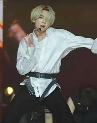 Kerap Tampil dengan Rambut Berwarna, Inilah Kumpulan Potret Blonde Style dari Jungkook BTS