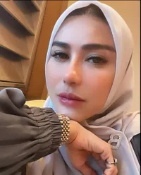 Kerap Umbar Aurat, 8 Potret Menawan Bebize Kenakan Hijab di Bulan Ramadan - Minta Doa Agar Terpilih Jadi Anggota Dewan