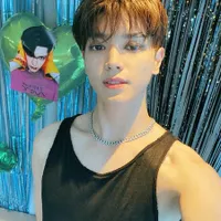 Keren dan Gagah, Simak Foto-Foto SWAG Taeyong NCT Kenakan Kaos Singlet