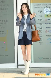 Kesehatan Sudah Pulih Pasca Jalani Operasi Besar, 8 Potret Go Hyun Jung Berangkat ke New York - Cantik dengan Gaya Vintage Klasik