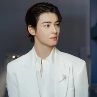 Ketika Cha Eun Woo Pakai Serba Putih, Gantengnya di Luar Nalar Bikin Gak Habis Pikir