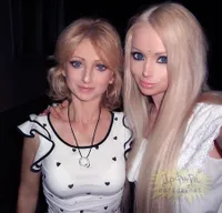 Ketika Valeria Lukyanova & Ibunya Adu Cantik, Siapa Juaranya?