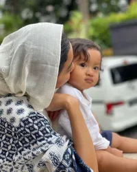 Keturunan 'Darah Biru', Anak Olivia Zalianty Kini Makin Ganteng - Pernah Dibilang Bukan Putra Kandung