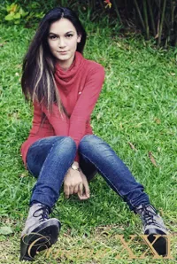 Kia Poetri, Kekasih Cantik Miller Khan Yang Berdarah Belgia