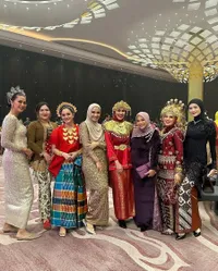Kiky Saputri Disebut Tampil Terlalu Terbuka, Ini 10 Potret Artis yang Hadiri OMDC 1 Dekade - Aurel Hermansyah Cantik Serba Ungu