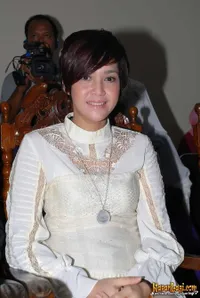 Kilas Balik Potret Maia Estianty di Sidang Cerai 2007 dengan Ahmad Dhani, Cantik dengan Rambut Pendek