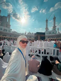 Kimberly Ryder Tetap Umrah Meski Ada Konflik di Timur Tengah, Berserah Kepada Allah