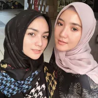 Kini Berhijab, Citra Kirana & Erica Putri Makin Cantik Bercahaya