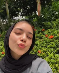 Kini Berusia 16 Tahun, 8 Potret Terbaru Isabelle Tramp Anak Ayu Azhari yang Berdarah Denmark Arab - Cantik Berhijab Mirip Sang Ibu