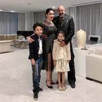 Kini Berusia 62 Tahun, Intip Potret Kebersamaan Sanjay Dutt dan Anak Kembarnya yang Menggemaskan