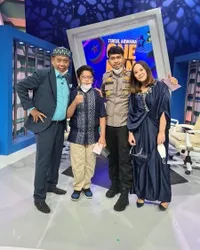 Kini Dirawat Karena Pendarahan Otak, 9 Potret Tukul Arwana Berjuang Jadi Single Father - Rawat 3 Anak Seorang Diri