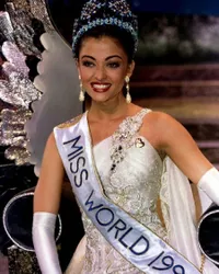 Kini Genap 50 Tahun, 8 Potret Kenangan Aishwarya Rai Kala Menangkan Miss World Viral - Wajah Tak Berubah Sejak Muda
