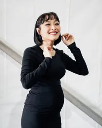 Kini Hamil Anak Kedua, 8 Potret Rinni Wulandari Pamer Babybump yang Makin Besar - Pernah Nangis Gara-Gara Ngidam Mie Ayam Tapi Tutup