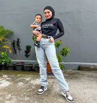 Kini Jadi Single Mom, Intip 8 Gaya Nathalie Holscher Saat Gendong Baby Adzam yang Makin Ganteng Menggemaskan