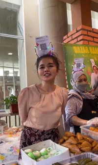 Kini Jualan Takjil, Potret Epy Kusnandar dan Karina Ranau Ungkap Omzet Tembus Rp15 Juta Per Hari