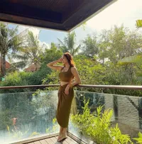 Kini Semakin Langsing, Ini Potret Aura Kasih Kembali Pede Pamer Body Goals 