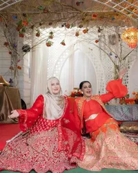 Kini Sudah Akur Usai Berseteru, Potret Tasyi Kembaran Tasya Farasya Rayakan Lebaran Bareng Mama Ala - Kompak Pakai Baju Merah