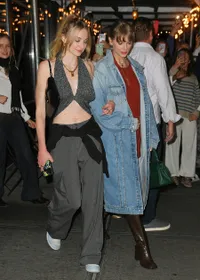 Berebut Hak Asuh Anak dengan Joe Jonas! Sophie Turner Dipinjami Apartemen Oleh Taylor Swift