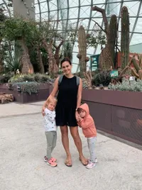 Kini Tinggal di Singapura, 9 Potret Hot Mom Marissa Nasution Saat Momong Kedua  Anak Bulenya