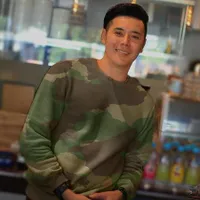 Kisah Asmaranya Berawal dari Cinlok, Ini Sederet Fakta Chevra Yolandi Calon Suami Via Vallen - Vokalis Band Papinka