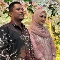 Kisah Cinta Kayak FTV, 8 Potret Pertunangan Mamat Alkatiri dan Nafha Firah yang Berawal Dari Fans - Calon Istri Cantik Banget