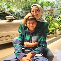Kisah Pedangdut Senior Nini Carlina Rawat Anak Berkebutuhan Khusus, Kini Putranya Pintar Ngaji dan Hafal Satu Juz Al-Qur'an