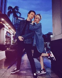 Kocak dan Gak Jaim! 7 Potret Mesra Rina Nose dan Suami yang Mirip ABG Pacaran - Tetap Bahagia Meski Belum Dikaruniai Momongan