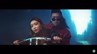 Kolabs dengan Chung Ha, Rich Brian Tampil dengan Gaya Rambut 80-an
