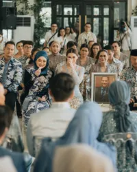 Kompak Banget! 8 Potret Reza Artamevia dan Angelina Sondakh di Lamaran Aaliyah Masaid - Hubungan 2 Ibu Direkatkan Almarhum Adjie Massaid