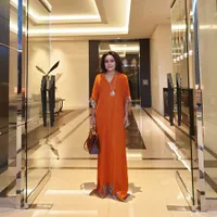 Kompak Dandan Serba Oranye, Begini Potret Mayangsari Saat Bukber