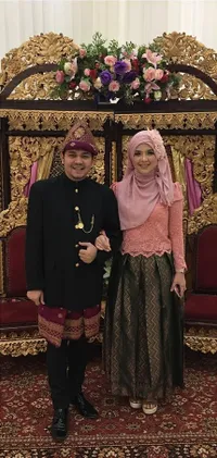 Kompak Dengan Anak Istri, Indra Bekti Meriahkan Pernikahan Kakak