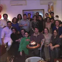 Kompak! Karisma Kapoor dan Kareena Kapoor Rayakan Ultah Sang Ayah