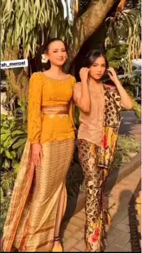 Kompak Tampil Berkebaya, Potret Sarah Menzel dan Fuji yang Disebut Calon Istri Azriel dan Thariq Sama-sama Cantik di Tedak Siten Baby Ameena