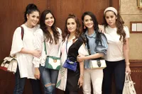 Kompaknya Geng Nindy, Ussy dan Sahabat Dengan Baju Serba Putih!