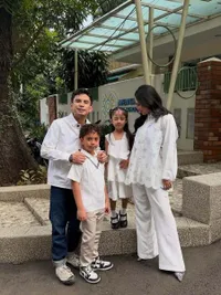 Kompaknya Rachel Vennya dan Okin ke Wisuda TK Chava, Bakal Masuk SD