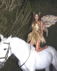 Kompilasi Kostum Halloween Kardashian - Jenner Sisters, Dari Spooky Sampai Hot!