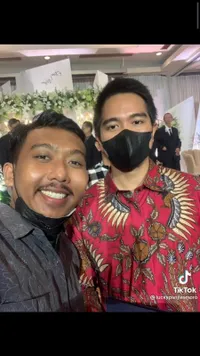 Kondangan Bareng Ayang, 11 Potret Kaesang Pangarep Gandeng Erina Gudono Saat Hadiri Pernikahan Teman - Didoakan Netizen Semoga Berjodoh