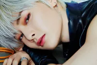 Konsep Dark: 14 Foto Stray Kids Pamer Pesona Misterius di Pemotretan Kosmetik 'CLIO', Bang Chan Pamer Perut Six Pack!