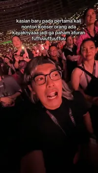 Konser BLACKPINK Ricuh, Banyak Penonton Protes Ada Fans Berdiri di Atas Kursi Halangi Pandangan