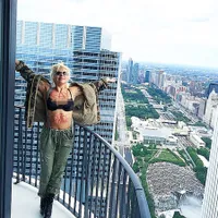 Kontroversial! Gaya Aneh Lady Gaga Ini Sukses Hebohkan Internet