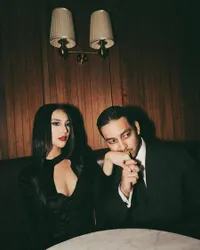 Kostum Halloween Anya Geraldine Jadi Morticia Addams Ditemani Pacar, Mirip Banget Sama Aslinya!