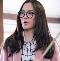 'Ku Tunggu Kau Putus', Sheryl Sheinafia Bak Bidadari Bergitar