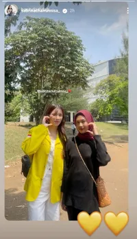 Kuliah di UI Bareng Ibu Sambung, 8 Potret Kedekatan Azka Corbuzier dan Sabrina Chairunnisa - Pose Berdua Pakai Jas Almet