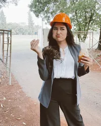 Kuliner Jadi Mood Booster, Intip Potret Ochi Rosdiana Bintang 'BUKU HARIAN SEORANG ISTRI yang Tetap Langsing Meski Doyan Makan