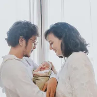 Kumpulan Foto Menggemaskan Baby Djiwa Anak Nadine Chandrawinata dan Dimas Anggara yang Membawa Kebahagiaan