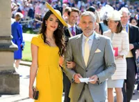 Kuning Menyala, Amal Clooney Glowing di Pernikahan Pangeran Harry
