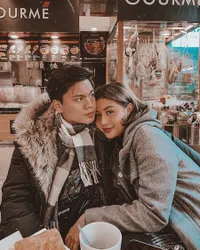 Kunjungi Eropa, Awkarin Mesra Bersama Kekasihnya