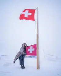 Kunjungi Puncak Tertinggi di Eropa, 8 Potret Fuji yang Disebut Cantik Banget Bak Puteri Salju