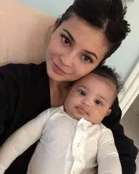 Kylie Jenner Pamer Foto Lucu Stormi Webster Yang Belum Kamu Tahu