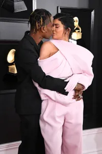 Kylie Sampai JLo, Pasangan Termanis di Karpet Merah Grammy 2019